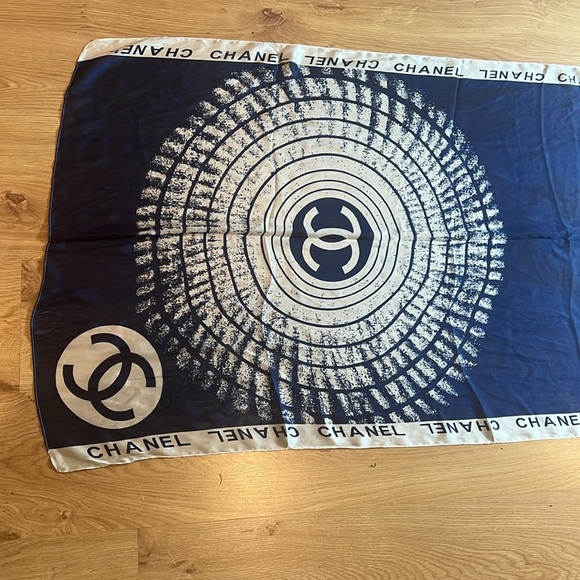 72” x 27” Chanel Lightweight Silk Scarf Shawl Navy Cream - Picture 3 of 3